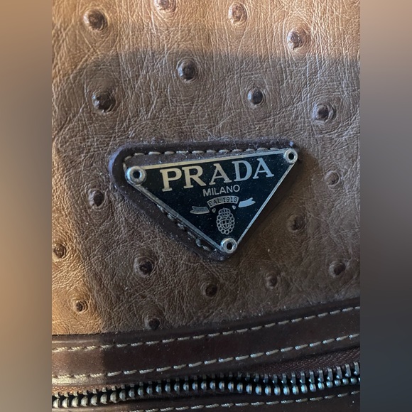Prada medium sized travel bag - Picture 3 of 3